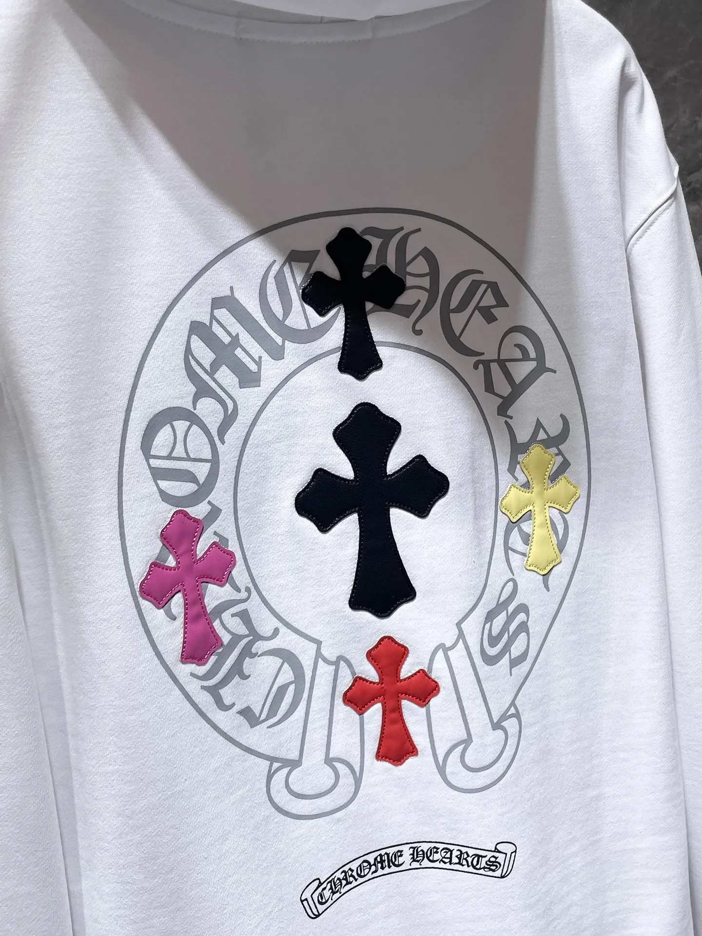 P250 Chrome Hearts Autumn and Winter 2025 Counter Synchronization Chrome Colorful Cross Piece Leather Sanskrit Horseshoe Hooded Sweatshirt Improved Customized Version 1:1 High Weight High Quality Fabric Recommended Color: White Black Size: S, M, L, XL